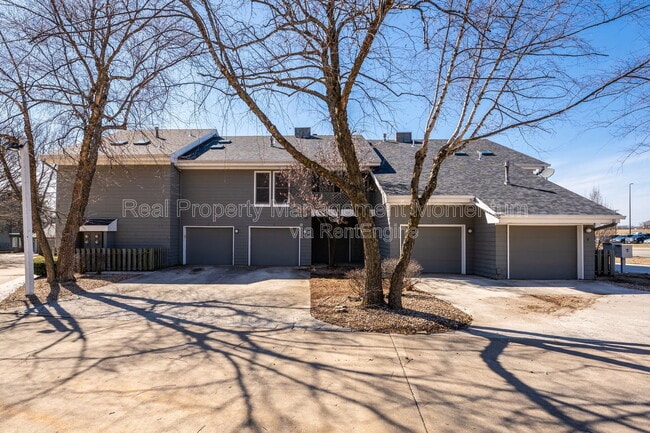 property at 930 E Primrose St