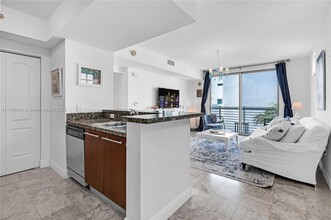 110 Washington Ave in Miami Beach, FL - Building Photo - Building Photo