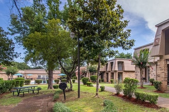 South Pointe Apartments in Shreveport, LA - Building Photo - Building Photo