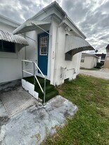 2463 Lincoln St, Unit C in Hollywood, FL - Building Photo