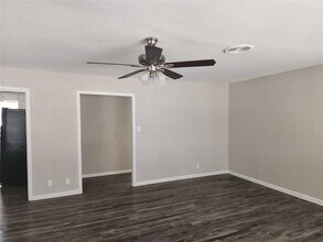 4901 Trail Lake Dr in Fort Worth, TX - Foto de edificio - Building Photo