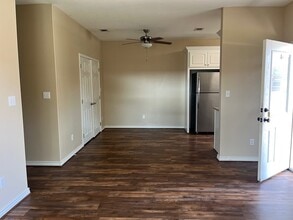 1841 Caroline Ln in Sealy, TX - Building Photo - Building Photo