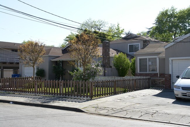 341 Poplar Ave in Redwood City, CA - Building Photo - Building Photo