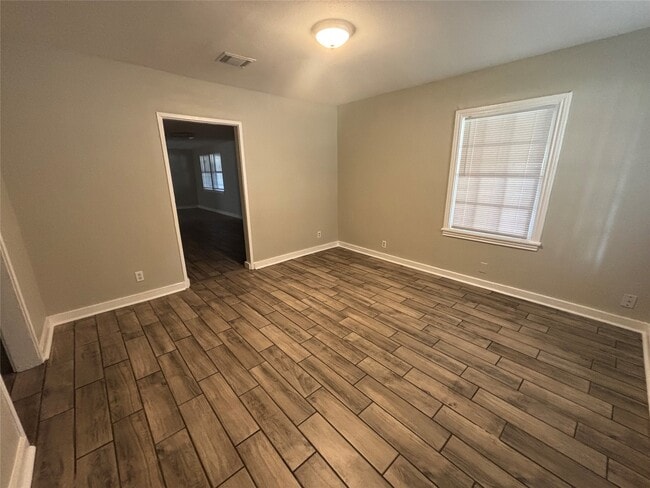 1203 9th Ave N in Texas City, TX - Building Photo - Building Photo