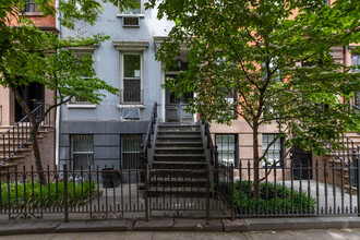 151 W 13th St in New York, NY - Building Photo - Building Photo