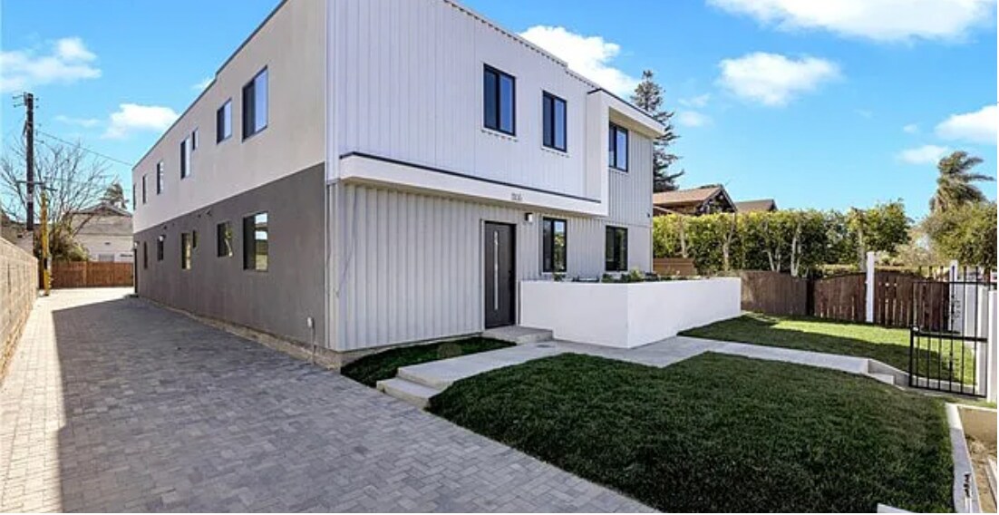 1106 W 41st St in Los Angeles, CA - Building Photo