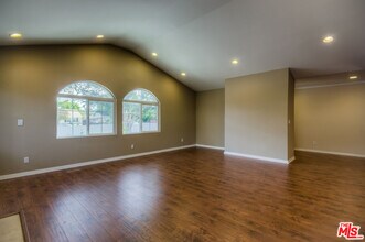 5415 Fallbrook Ave in Los Angeles, CA - Building Photo - Building Photo