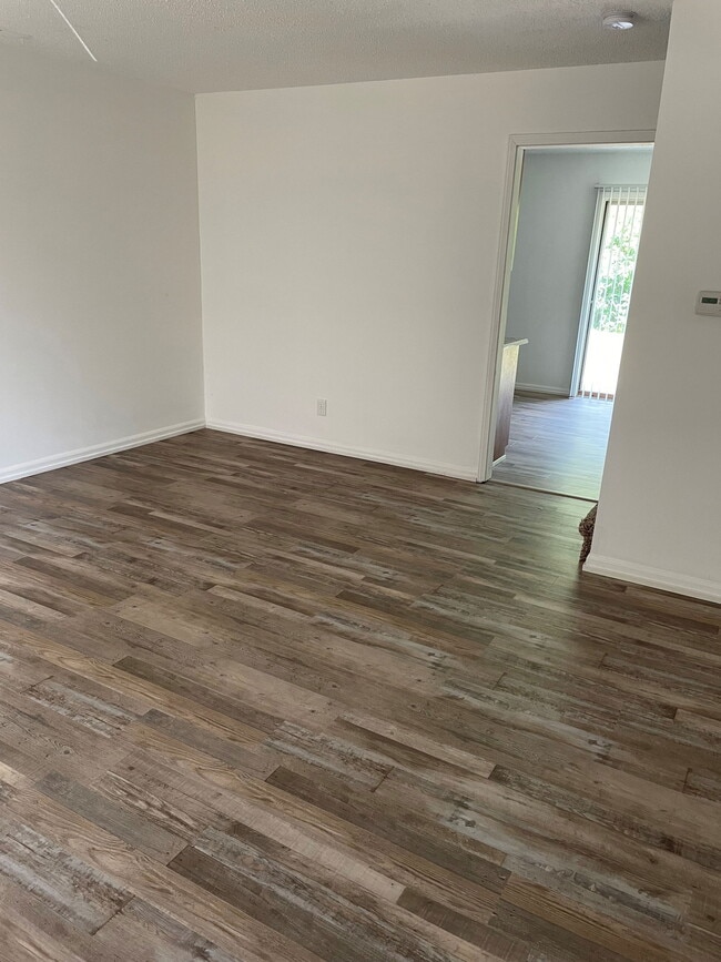 1912 Heatherwood Dr in Lawrence, KS - Building Photo - Building Photo