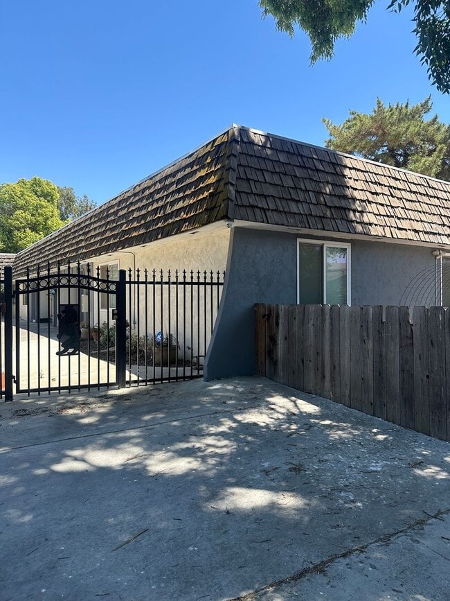 property at 2412 Vera Cruz Dr
