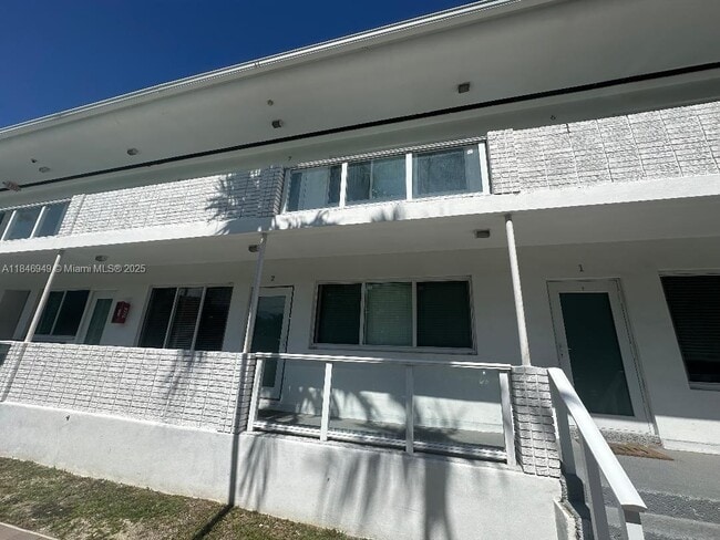 1065 98th St in Bay Harbor Islands, FL - Building Photo - Building Photo