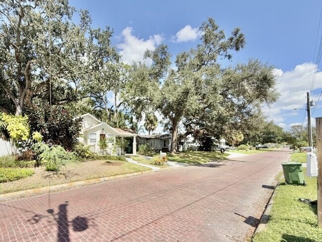 909 W Fribley St in Tampa, FL - Building Photo - Building Photo