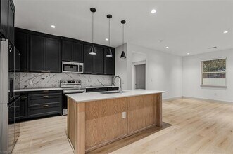 660 Elsberry Ave in Dallas, TX - Building Photo - Building Photo