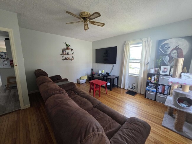 401 MacDonnell St in Kingston, ON - Building Photo - Building Photo