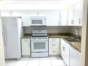 3104 Waterview Cir in Palm Springs, FL - Building Photo - Building Photo