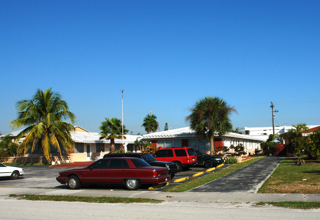 Tony Ferrante Apartments in Hollywood, FL - Building Photo