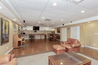 12500 Edgewater Dr in Lakewood, OH - Building Photo - Building Photo