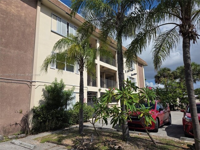 property at 348 S Federal Hwy