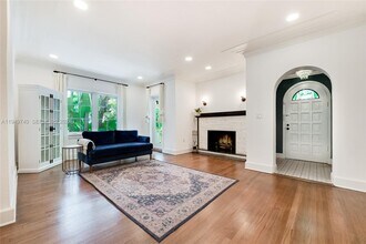 512 Majorca Ave in Coral Gables, FL - Building Photo - Building Photo