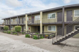 Park Vista in Santa Maria, CA - Foto de edificio - Building Photo