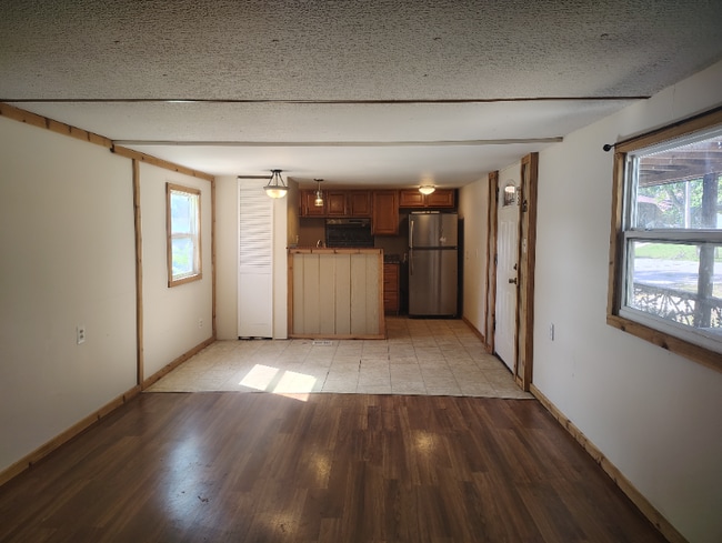 1005 Oak St in Valley Falls, KS - Building Photo - Building Photo