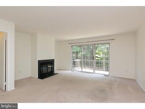 122 Camber Ln in Mount Laurel, NJ - Building Photo - Building Photo