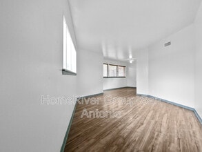 103 E Skyview Dr in San Antonio, TX - Building Photo - Building Photo