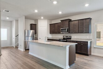 101 Magnolia Blvd in Hutchins, TX - Building Photo - Building Photo