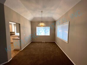 14824 SE Sieben Creek Dr in Clackamas, OR - Building Photo - Building Photo