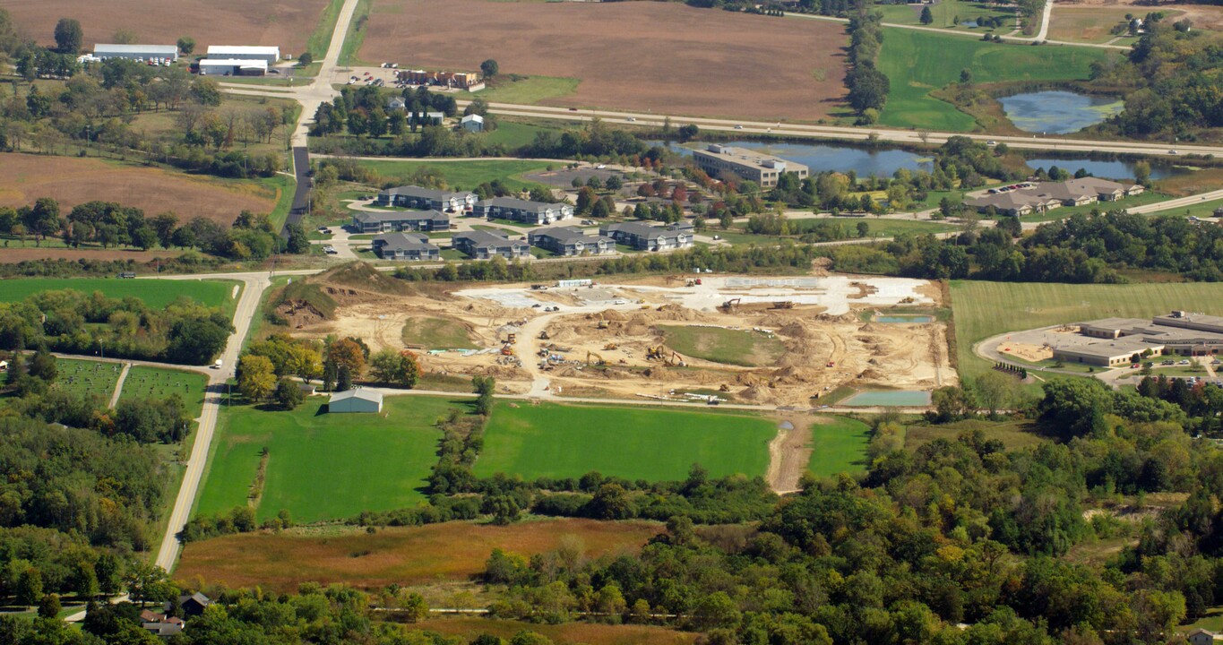 Trailside Landing Apartments in Waterford, WI - Building Photo