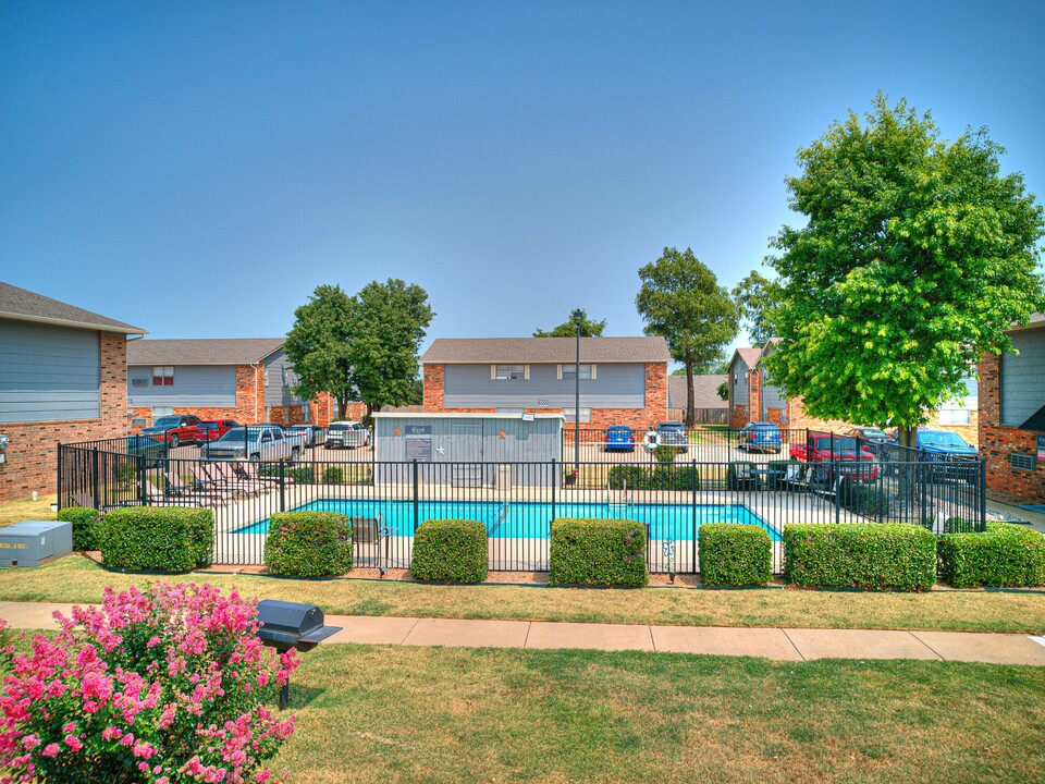 Winds of Oak Ridge in Chickasha, OK - Building Photo