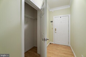 35 E All Saints St in Frederick, MD - Foto de edificio - Building Photo