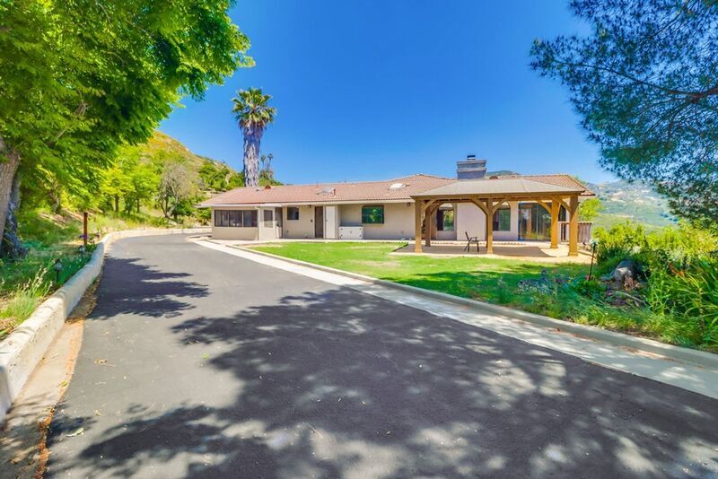 3289 Altoro Ln in Jamul, CA - Building Photo