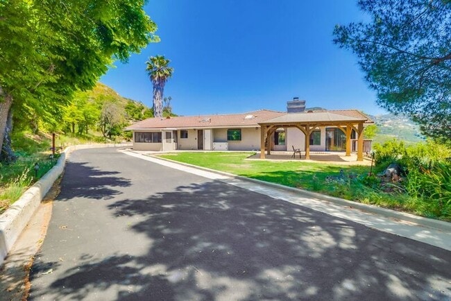 property at 3289 Altoro Ln