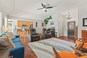 1109 Perkins St in San Marcos, TX - Building Photo - Building Photo