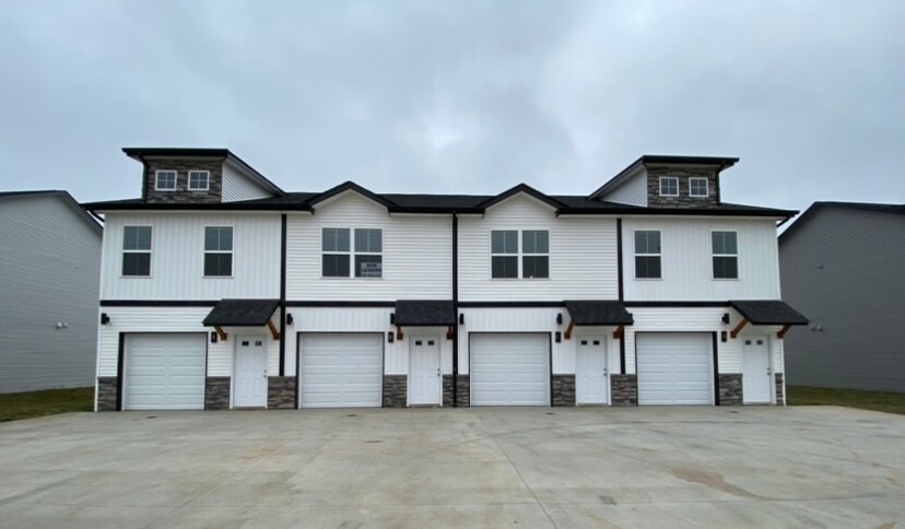 1031 Glenkirk Dr in Clarksville, TN - Building Photo