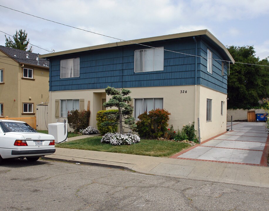 Ramona Street Apartments in San Mateo, CA - Foto de edificio