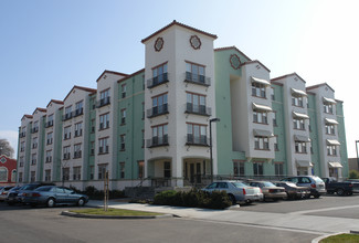 Oak Meadows in Visalia, CA - Foto de edificio - Building Photo