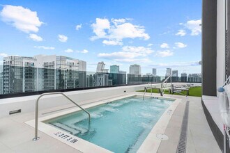 225 N Miami Ave, Unit SI FL27-ID1465699P in Miami, FL - Building Photo - Building Photo