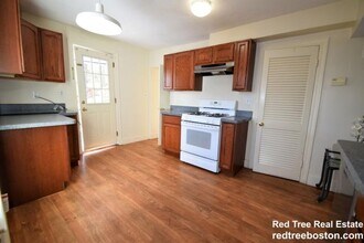 25 Oakland St in Newton, MA - Building Photo - Building Photo