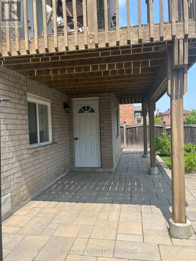 property at 165 Crompton Dr