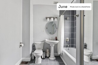 Room in Shared 4 bed/1 bath home, Unit B in Boston, MA - Foto de edificio - Building Photo