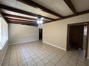 610 N Main St in Kyle, TX - Foto de edificio - Building Photo