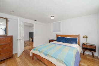 6654 Flora Ave S, Unit 2 in Seattle, WA - Building Photo - Building Photo