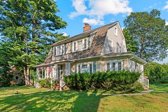 202 Lewis Rd in Northport, NY - Building Photo - Building Photo