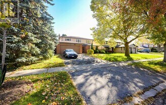 1034 Fredonia Dr in Mississauga, ON - Building Photo