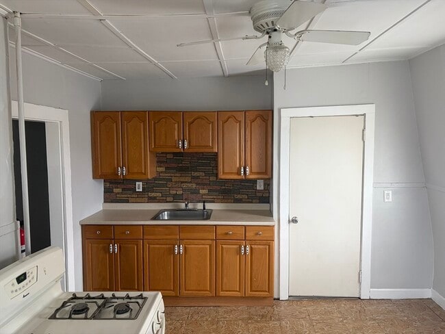 127 Court St in Plymouth, MA - Building Photo - Building Photo