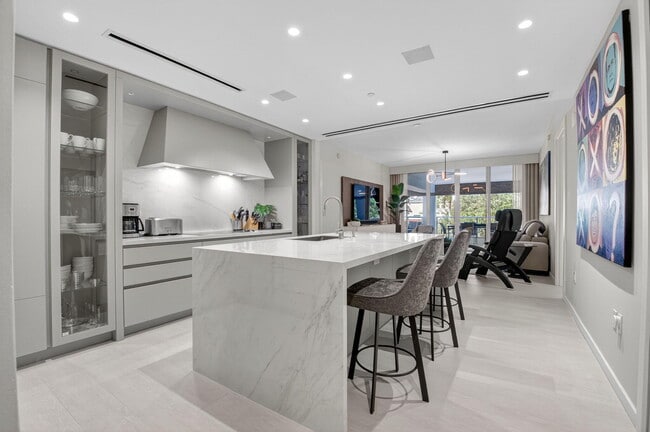 200 SE Mizner Blvd in Boca Raton, FL - Building Photo - Building Photo