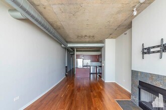 700 N Larrabee St, Unit 1902 in Chicago, IL - Building Photo - Building Photo