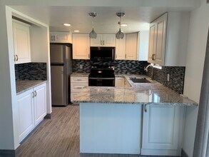 5775 W Chantilly Cir in Kearns, UT - Building Photo - Building Photo