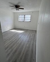 6070 W 19th Ave, Unit 201 in Hialeah, FL - Building Photo - Building Photo